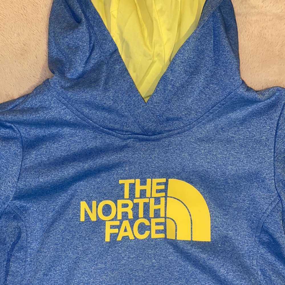 NWOT Women’s The North Face hoodie size medium